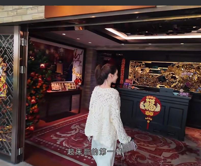 汪小菲的太太，一个临盆在即的孕妇，最重要的KPI不是养胎，而是争分夺秒地直播带货