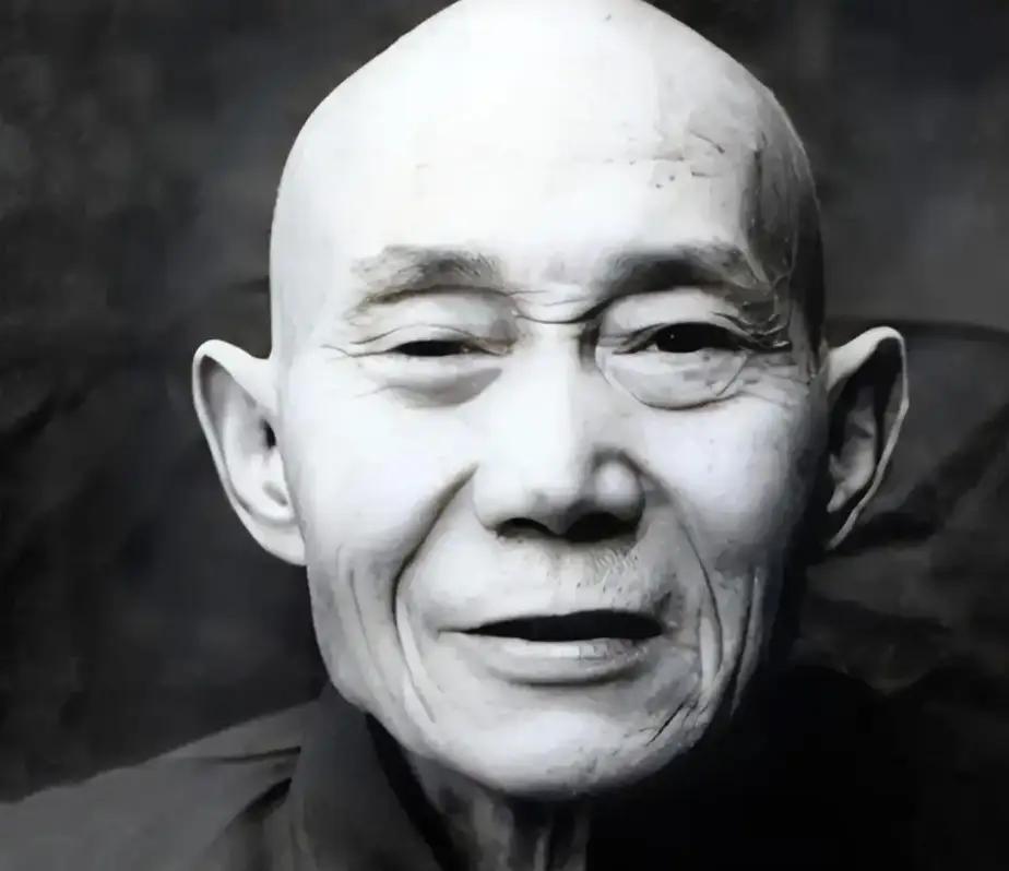 1940年，地下党吴凤翔叛变，当场枪杀一名共产党卧底，日军满心欢喜带他聚餐，结果