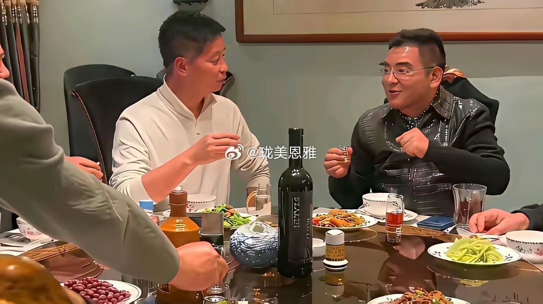 陈光标在家请朋友吃饭，居然还有炒花生米