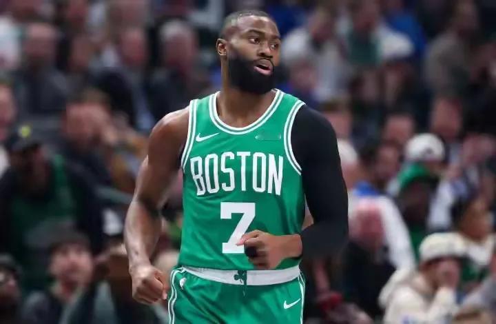 NBA休赛期第一重磅流言炸场！凯尔特人核心杰伦布朗成香饽饽，名记MarcSte