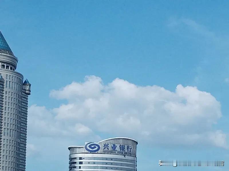 兴业银行今天分红到账1200块，又可以买点什么股票了，你们都说分红分的我自己的钱