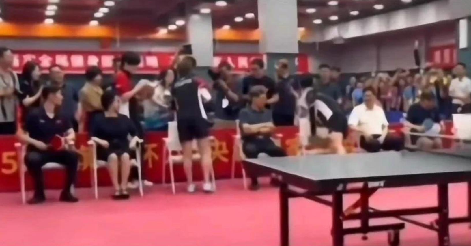 一个座位被骂两天，难道领导旁边空着，领导才有面子！？真相大白，事情是这样的：