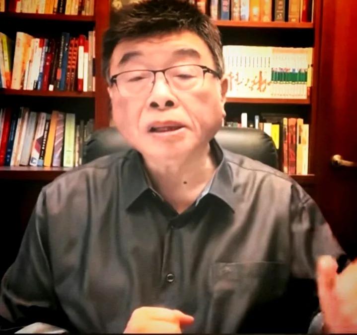 邱毅教授直言，我个人是非常看不起马英九的，我认定马英九就是个废物，好，那