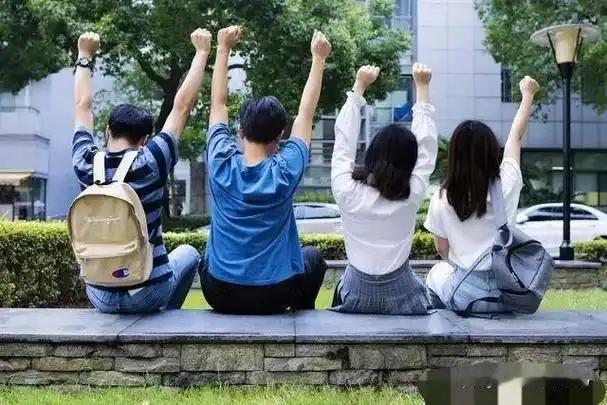 大部分00后统一现状：干掉了高房价，干掉了民政局，干掉了妇产科，干掉了幼儿园，干