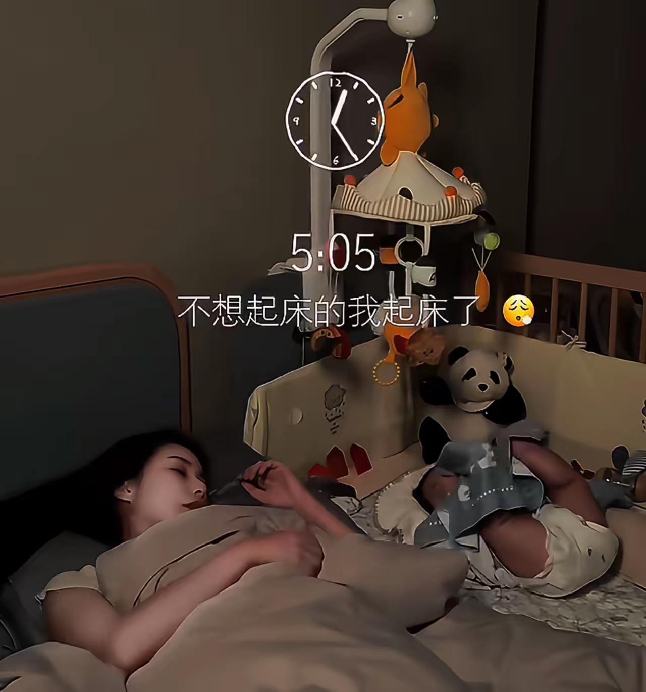 我有一个疑问，早上5:05，马筱梅被儿子闹起来，睡眼朦胧！这个时候是谁给他们拍