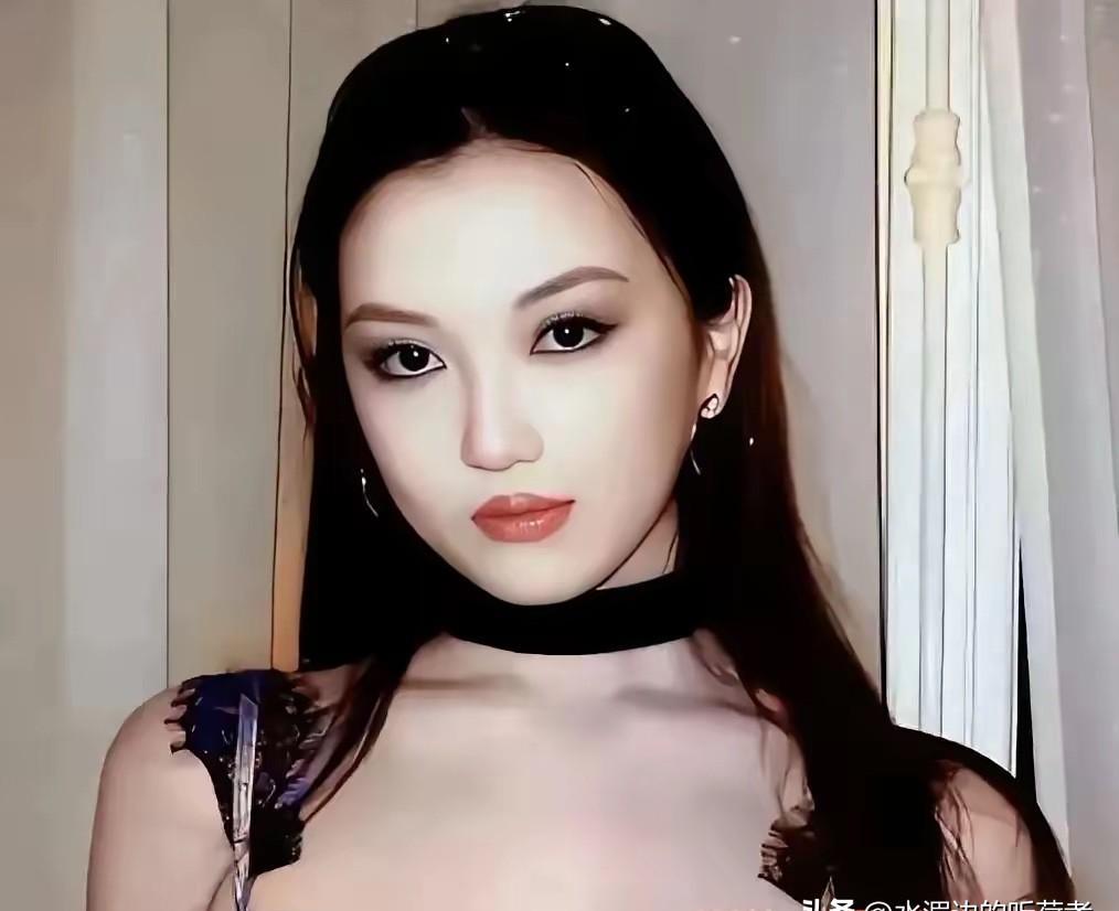 王菲和李亚鹏最了不起的作品，不是李嫣这个人，而是她脸上的那道疤。她从出生68天