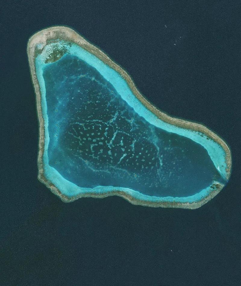 不要再说给黄岩岛填岛了，这是不现实的，我们只能守，黄岩岛周围，出了泻湖范围，水深