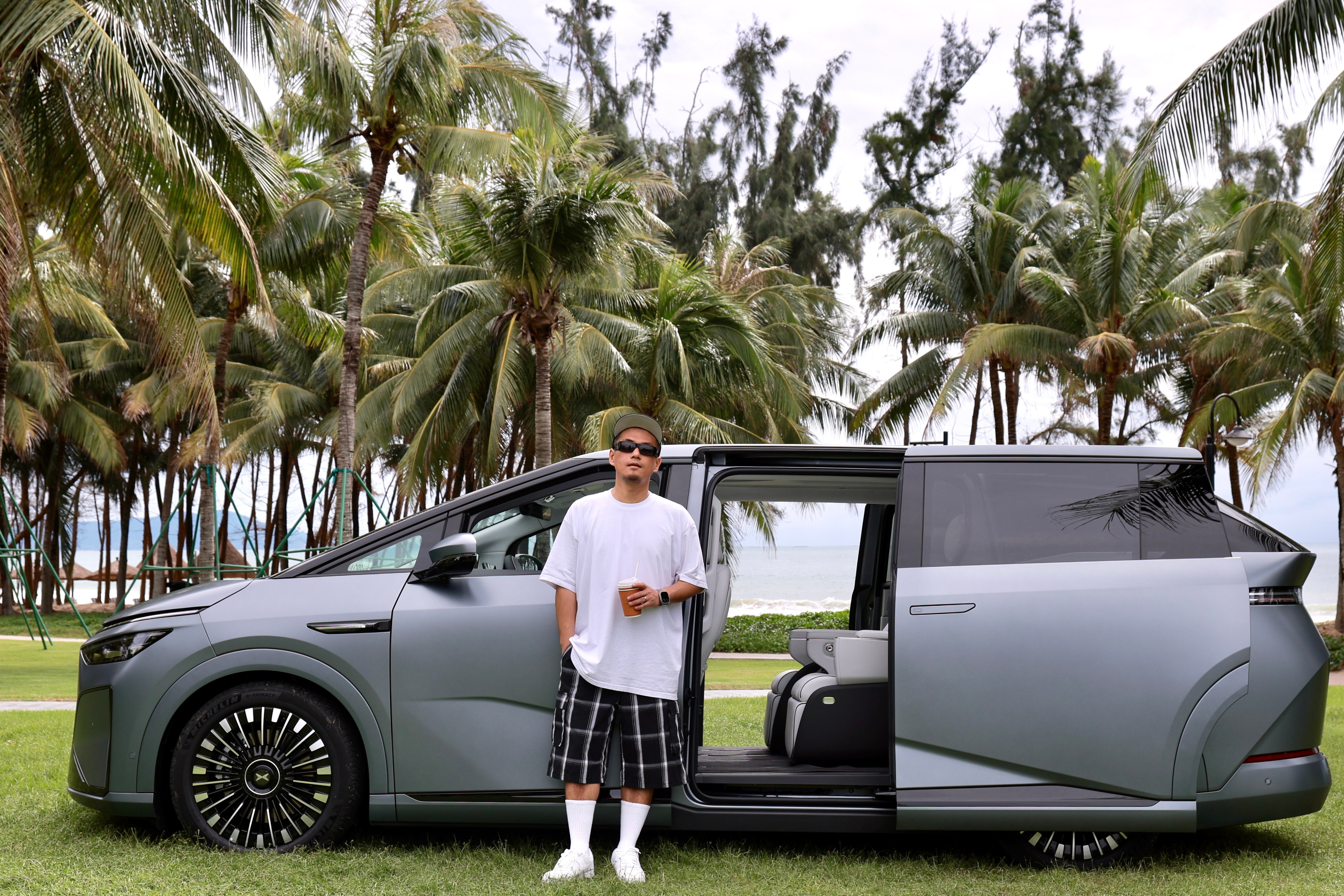 我觉得小鹏X9增程版真是工程布置奇迹啊！加了増程器还能保留后轮转向、双腔空悬，然