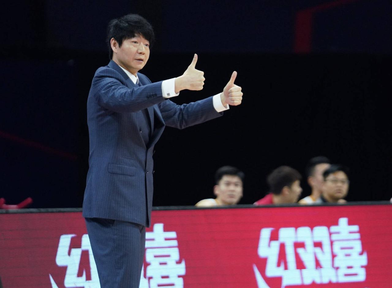 山东男篮收到3个建议，克里斯不降薪就得离队！止步季后赛八强后，山东男篮第一时间