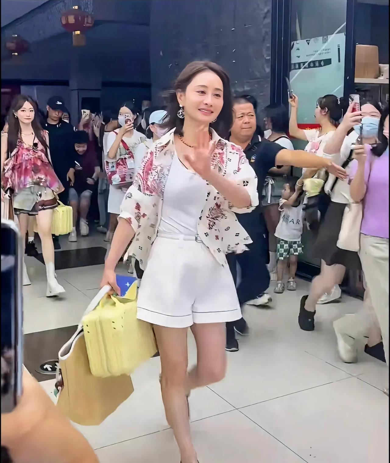 陈德容现实就长这样啊？？本人比照片还美啊！