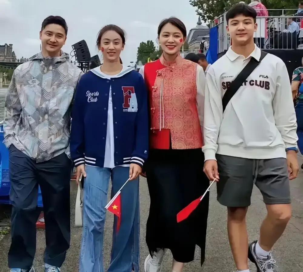 田亮晒儿子打球照，脖子粗得跟头差不多，评论区瞬间炸锅，几千条留言喊他快带娃去挂号