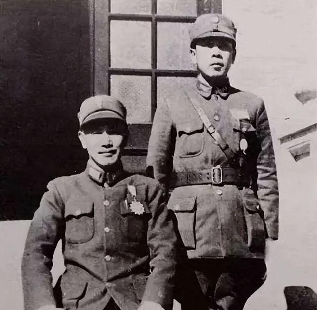 1957年，黄百韬的儿子黄效先，枪杀和他关系暧昧的男性朋友，被判处死刑。黄百韬的