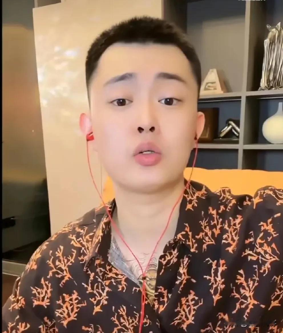 巴扎黑直言，互联网别谈段位，把钱挣到兜里是真的，阿厦就是！
