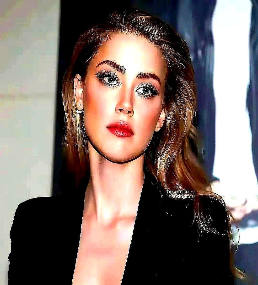 世界首富马斯克都保不住她。为了保住前女友艾梅柏，马斯克不惜给华纳发最后通牒