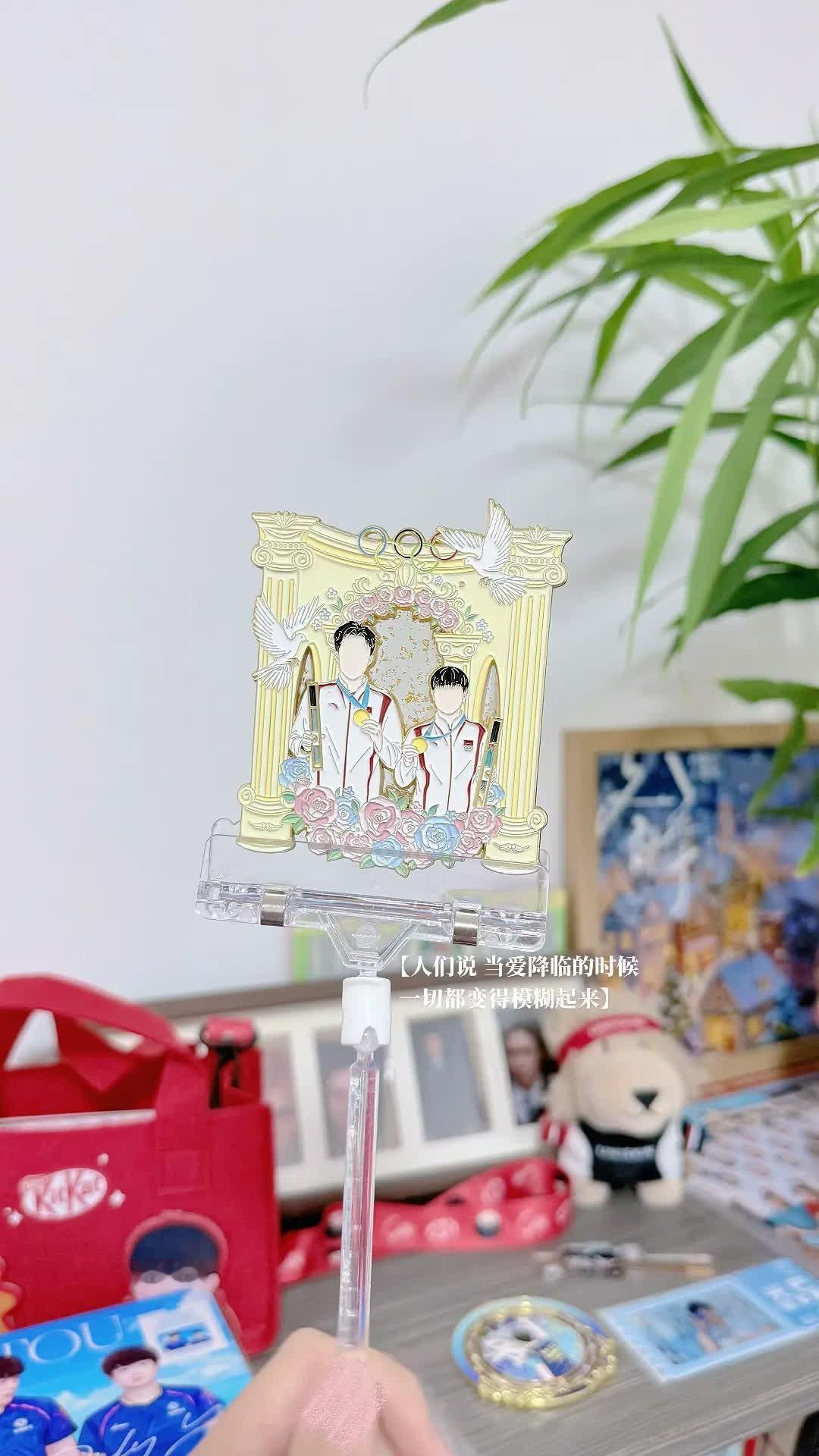 在乒乓球的赛场上，孙颖莎与王楚钦携手并肩，以无与伦比的默契和实力，再次卫冕混双金