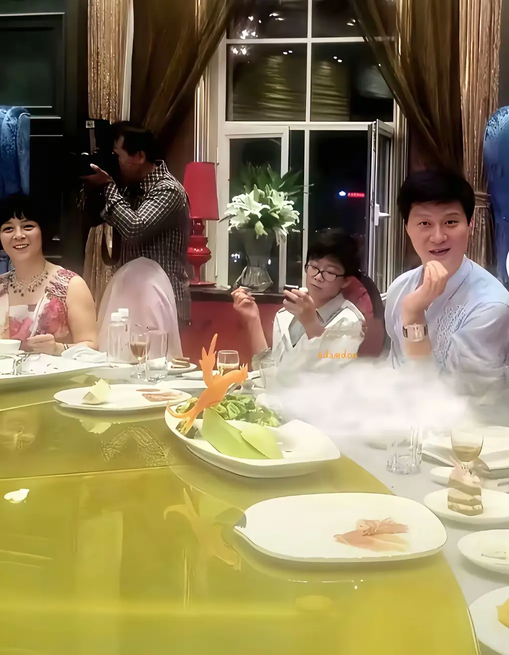 范丞丞稀有的早期照片，和他爸爸好像，哈哈哈