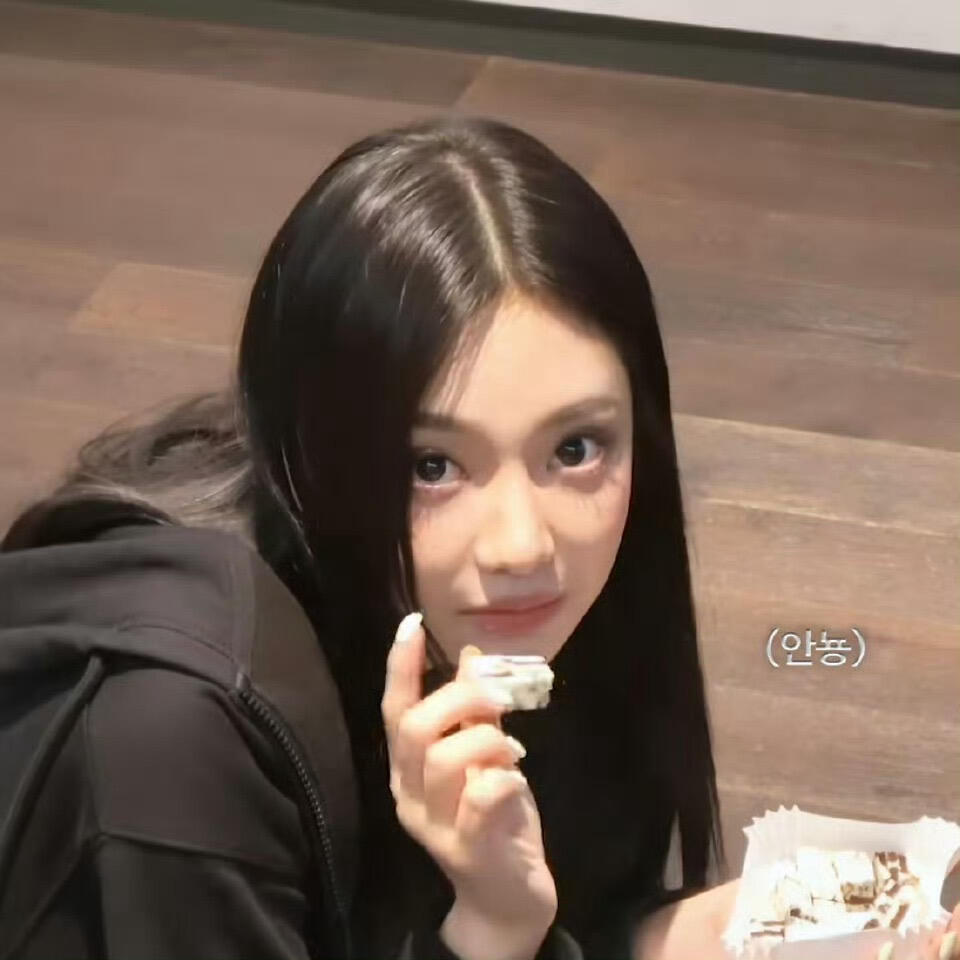 大眼框骨小猫咪的眼妆前和眼妆后….💫（我和你们大眼框骨的人拼了