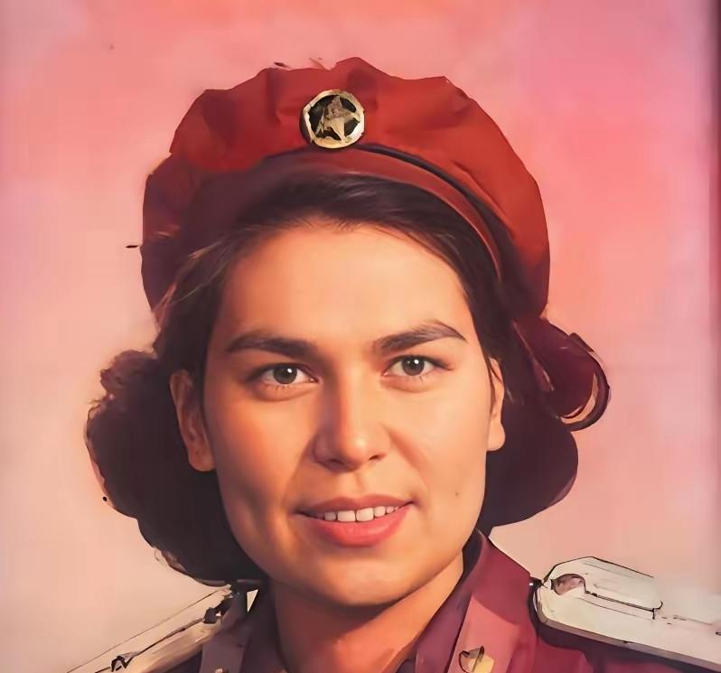 开国上将刘亚楼临终劝妻改嫁，妻子坚守56年诠释深情1965年，开国上将、