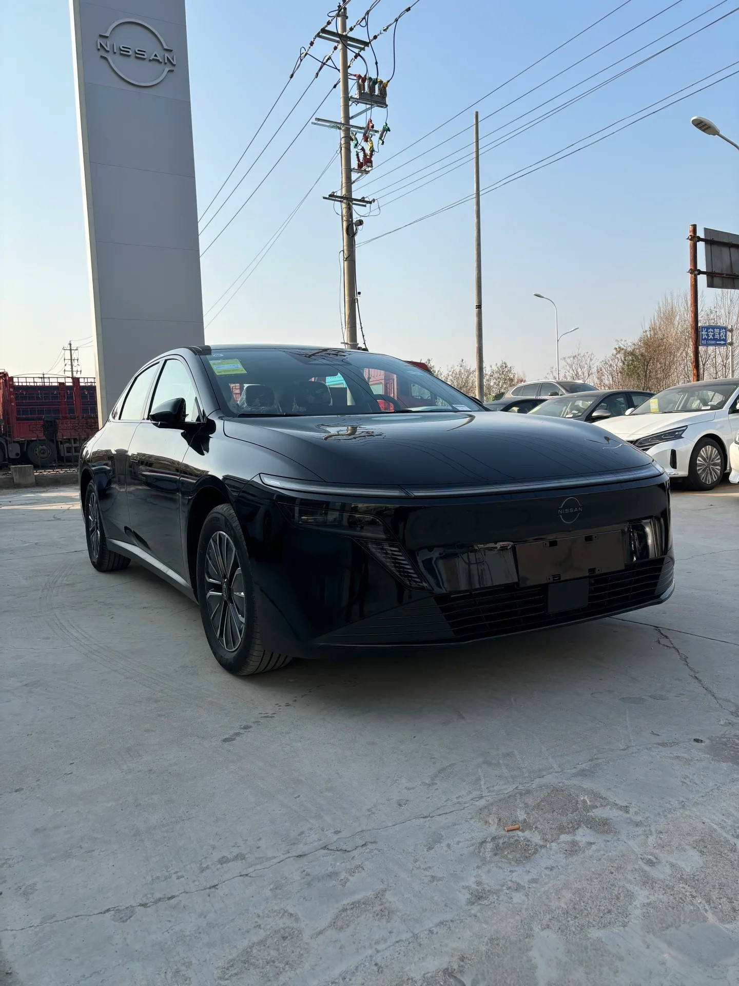 近日深度试驾日产N6，这款主打家用的插混轿车，凭借平顺动力、舒适底盘、低能耗的表