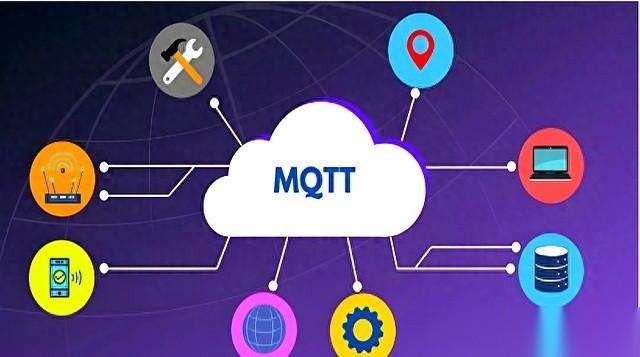 哥们儿半夜打电话，说他那个客服聊天系统快崩了。500个人在线，服务器CPU直接