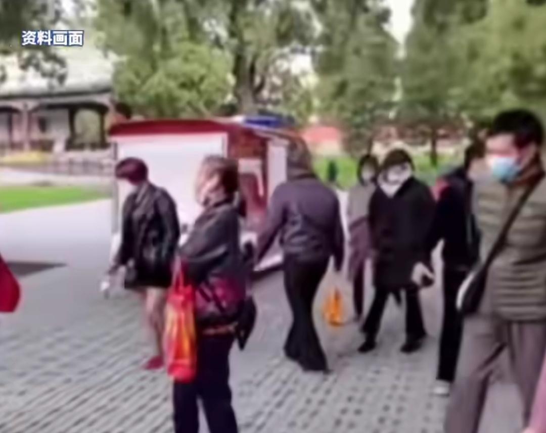 380元港珠澳五日四夜游，未经导游同意不能出购物店的门，威胁游客不买东西就不能吃