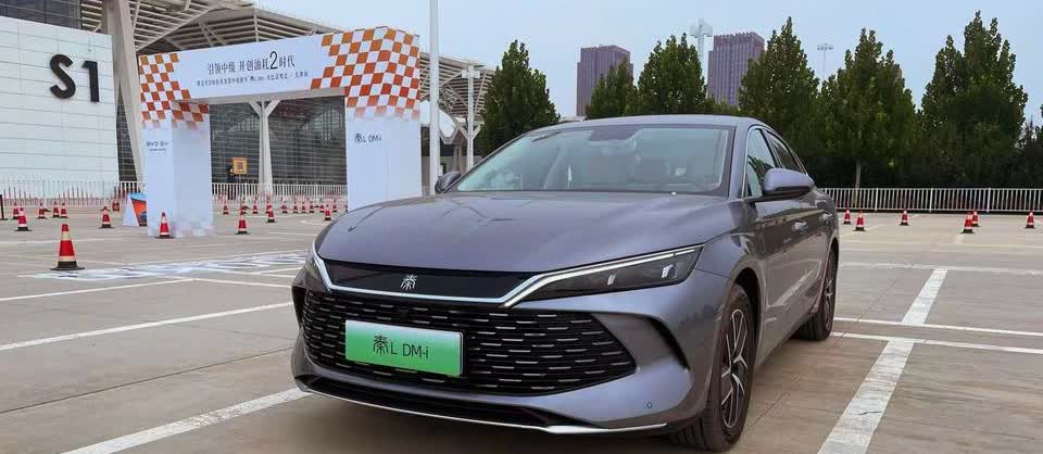 好家伙！现在B级车都卷成共享单车价了？刚才刷D音：秦LDM-i80km纯电