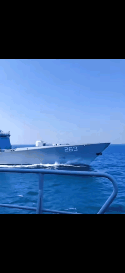 巴铁海军啥时候装备驱逐舰了？看起来吨位还不小！不过仔细一看，原来是054AP