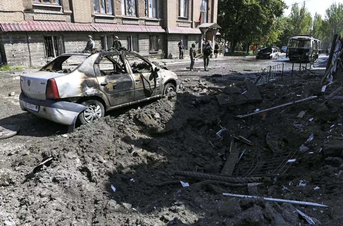 塔斯社报道，莫斯科遭遇大规模袭击。当地时间11日，莫斯科市市长索比亚宁证实，