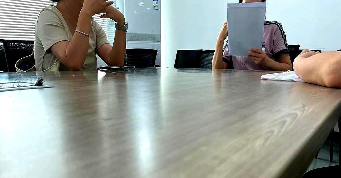 今天有个新员工来公司面试，面试的主管问他，为什么选择来我们公司面试，员工回复因为