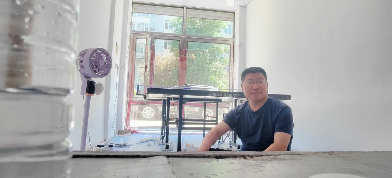 本家有个亲属，名叫宋银花。她去袜子厂打工，属于计件那种，多干多得，少干少得。