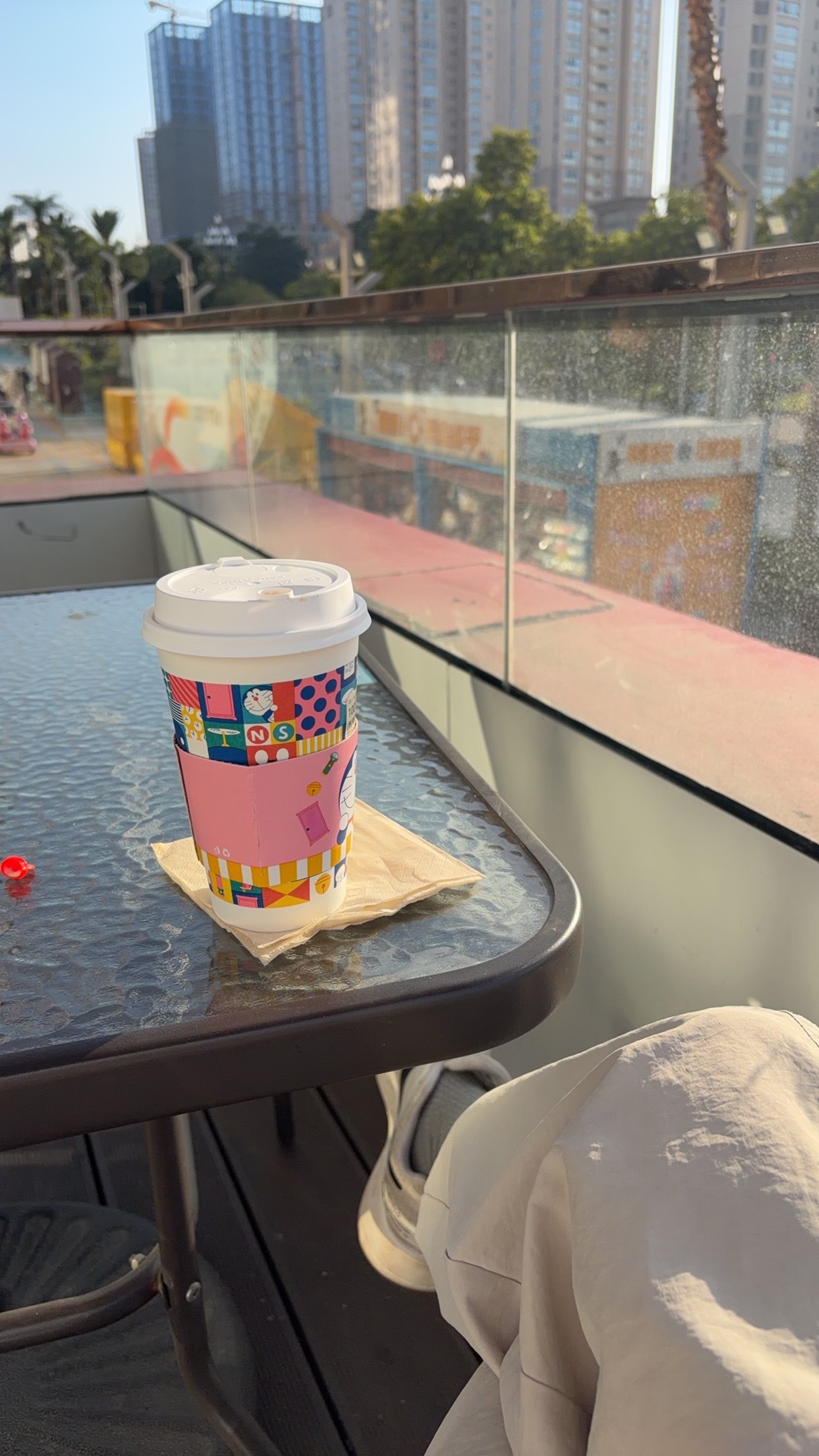 好快乐啊，晒晒太阳喝喝咖啡不上班就是健身、运动、发呆