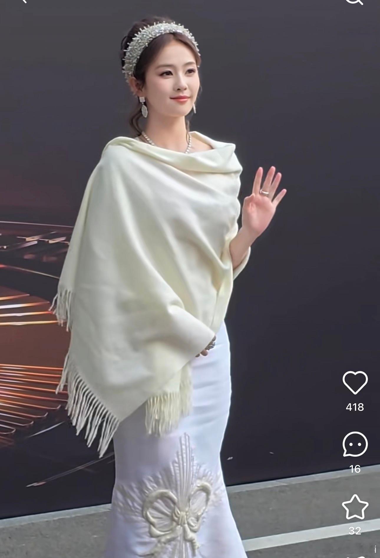 真没想到白鹿也美神降临上了，颇有点老虎不在家猴子称霸王的滑稽感​​​