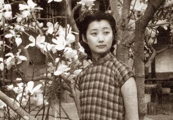 1926年，唐怡莹趁着丈夫溥杰不在家，和张学良在床上激烈正酣。多年后，张学良向溥