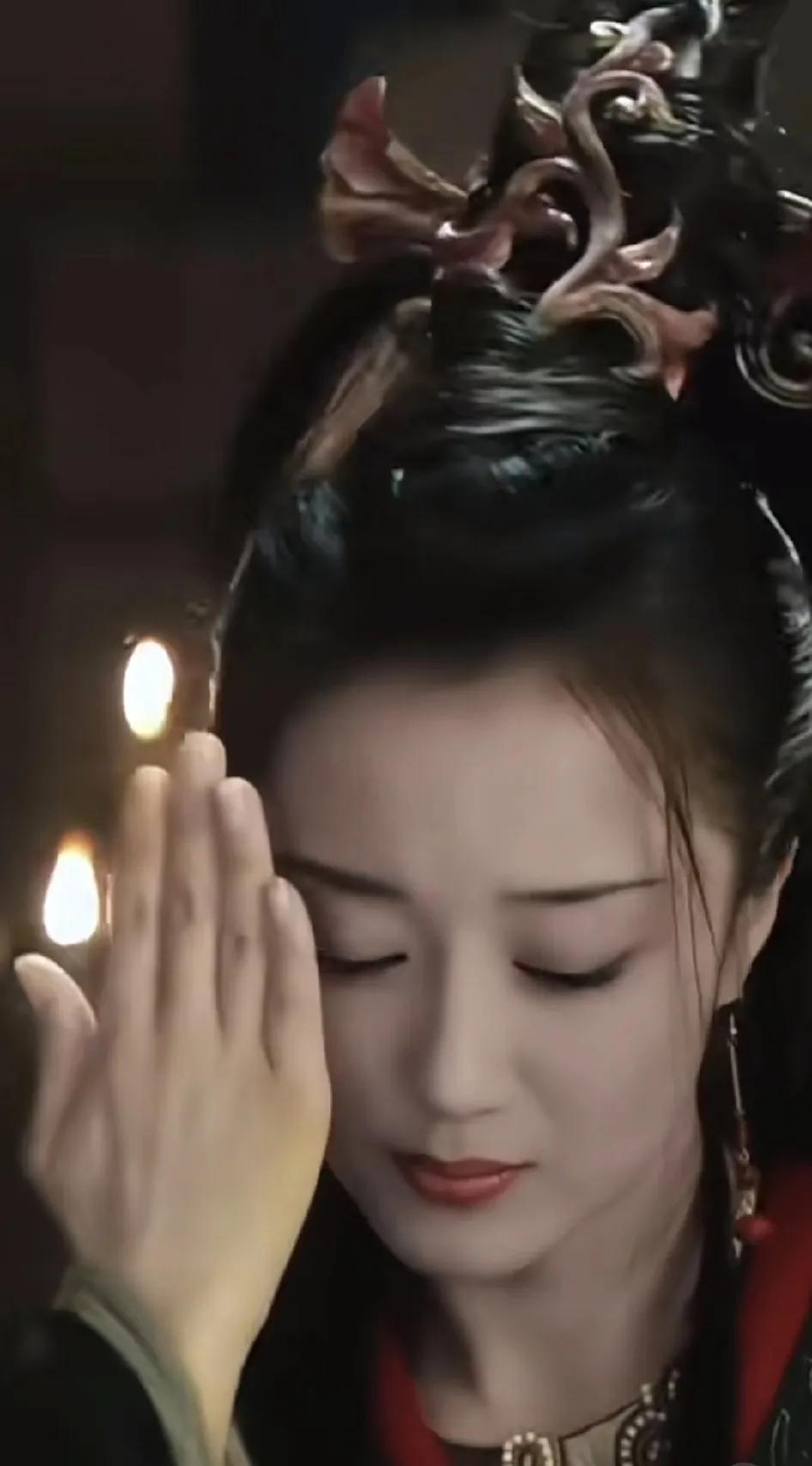 李依晓的遮面舞，之所以没有人模仿，是因为她8岁就学习京剧，还是京剧刀马旦科班出身