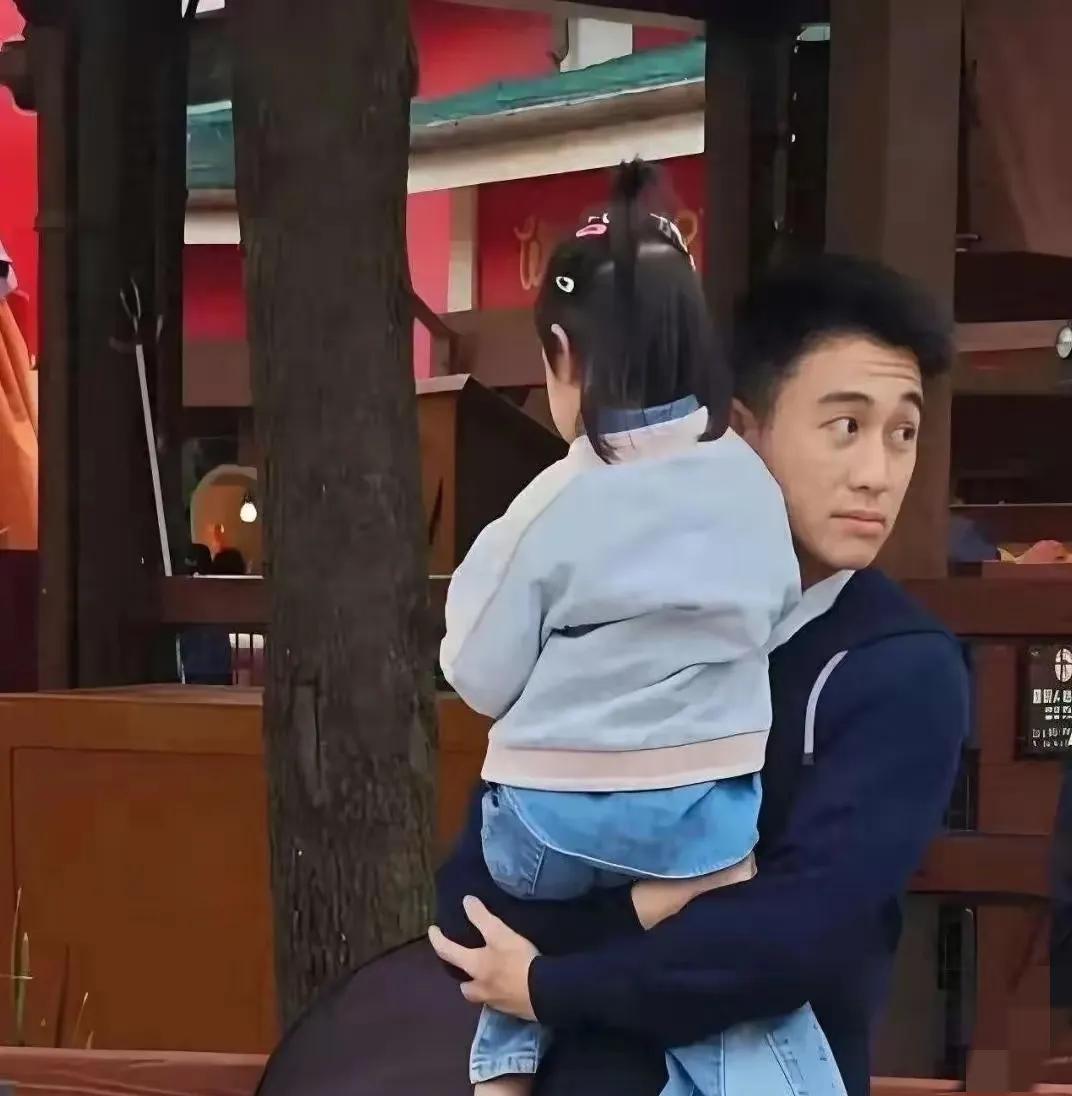 何猷君这招好，可以学起来。女儿拆了哥哥的积木车，他不哄不骂，反手拆掉孩子最爱