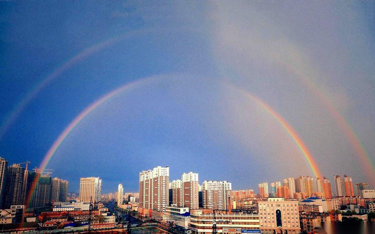 别跟我扯那些排行榜了。一说东北，好像我们这儿除了铁锈就是过气的叹息。那是你没