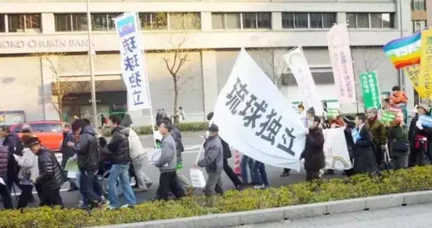 琉球访华团抵达北京，丹尼去了两个地方，美国和日本为什么慌了？琉球群岛并不隶属于