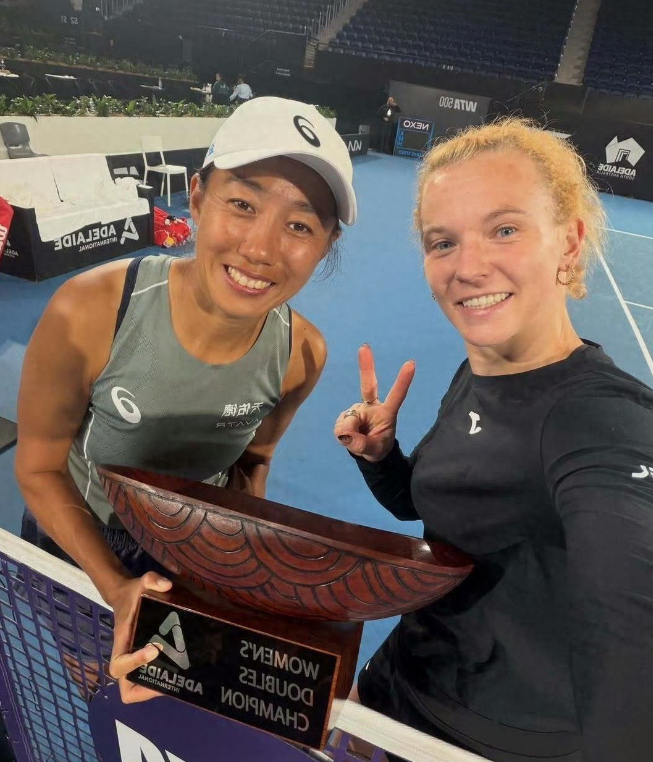1月16日，在WTA500阿德莱德站双打决赛中，2号种子张帅/西尼亚科娃以6-1