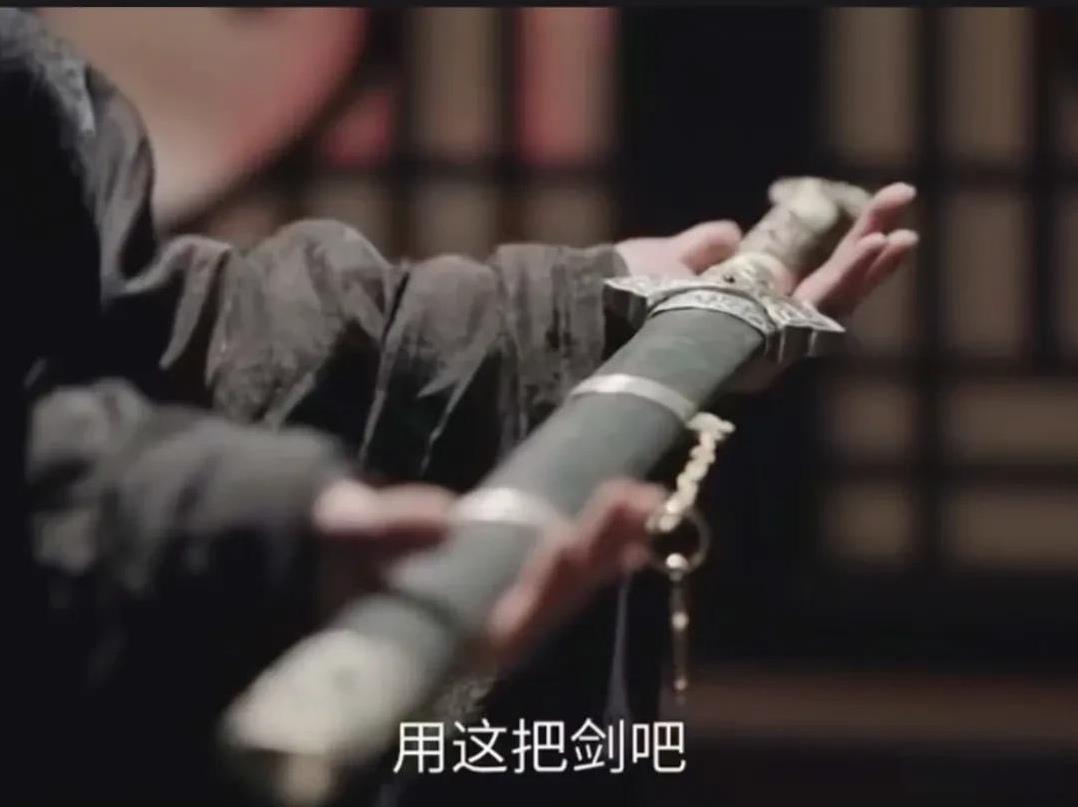 《锦月如歌》最新预告，禾晏与何如非在皇帝跟前比试禾晏用的剑还是当初肖大将军赐给