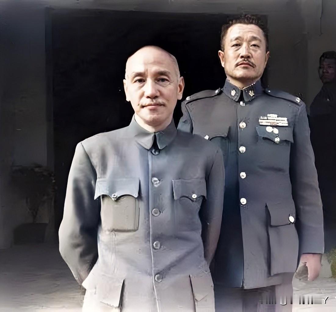 这才是蒋中正和杜聿明的真实貌相，这绝非演戏，也绝非电视剧里的演员，而是1948年