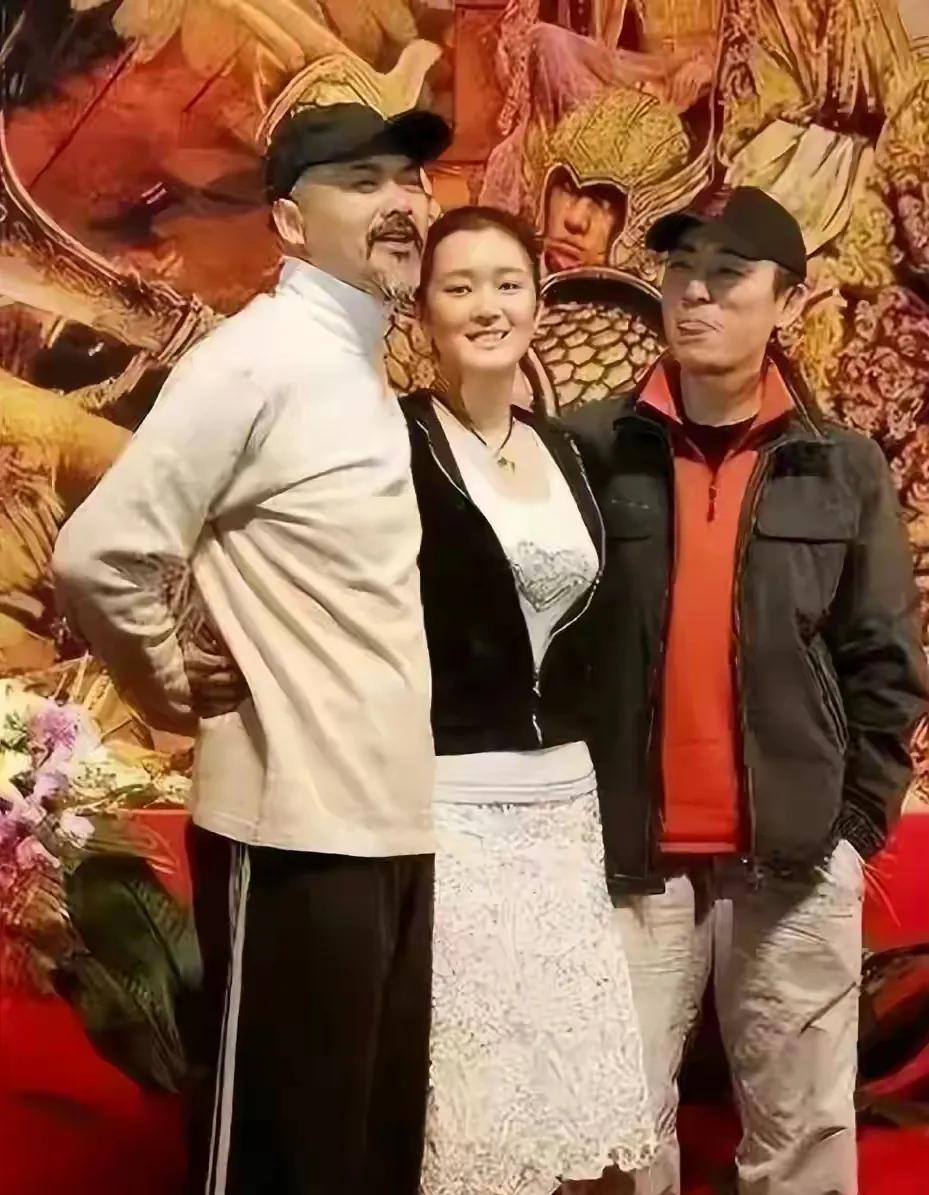 当年，巩俐、周润发、张艺谋代表着一代人的青春与记忆。1987年，张艺谋发掘了还在