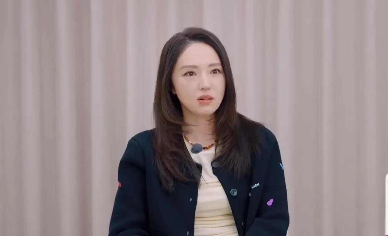 佟丽娅：“你怎么突然想起结婚了？”董璇：“领证结婚都是张维伊提的。”