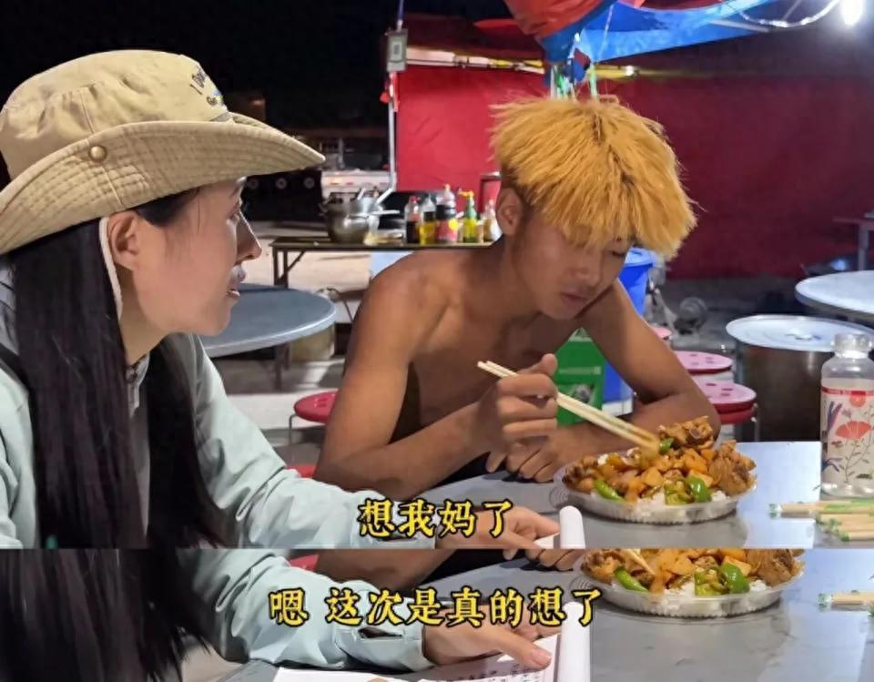 甘肃会宁，一旅游博主偶遇一群搬瓜少年，花300元请其中语文最好的那位现场写作文，