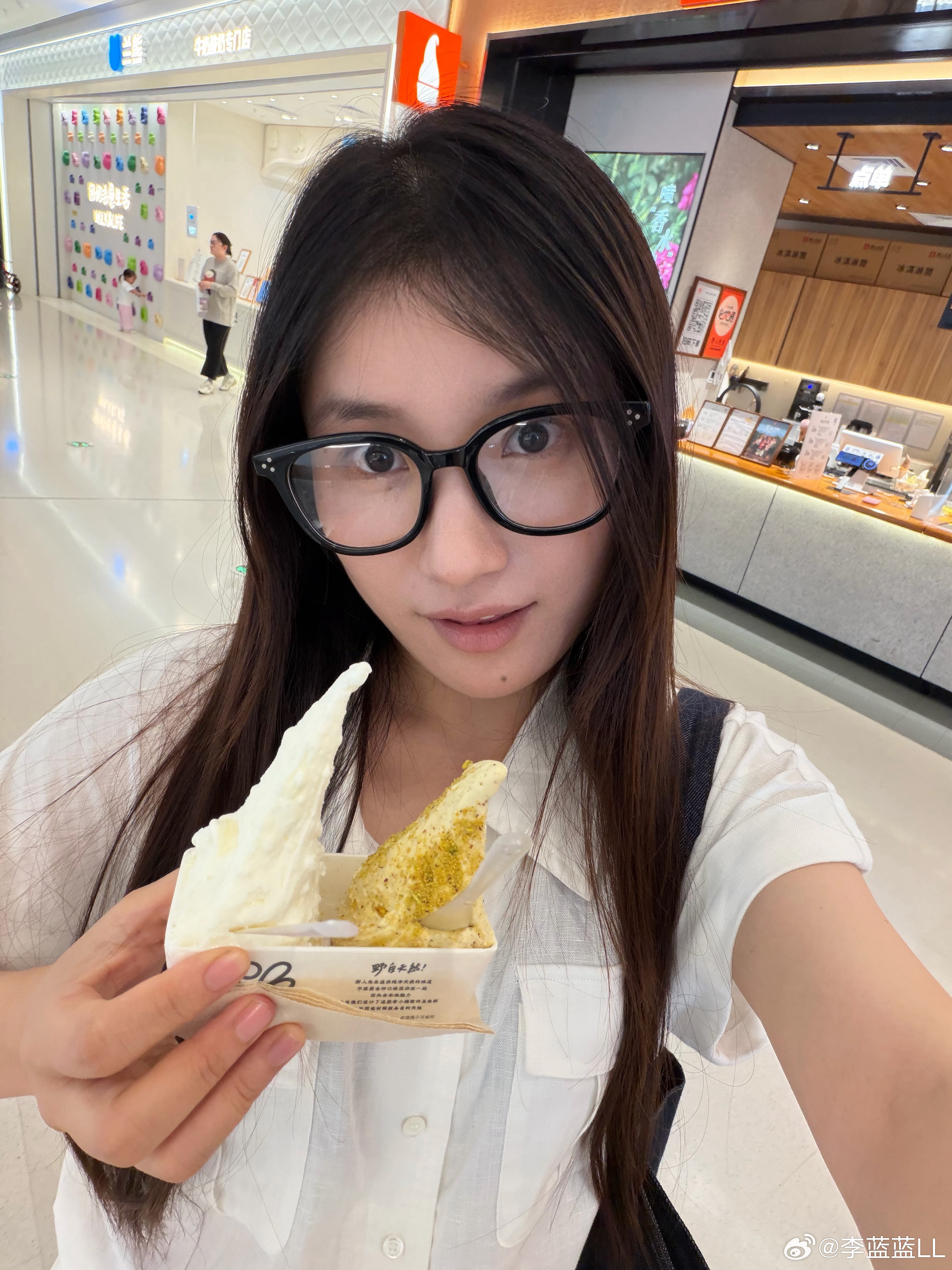 吃完晚饭路过野人先生，果断过来尝一下他家冰淇淋……试了大米和开心果口味，味道还可