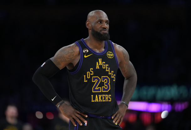 詹姆斯已经打破帕里什出场数纪录，但却很有可能无法打破帕里什另外一个纪录行走的纪