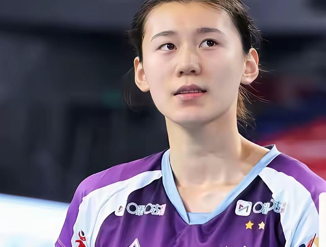 一直活在李盈莹巨大光环之下的王艺竹，没能在最佳涨球的年龄段里崛起，晋级国家队之路