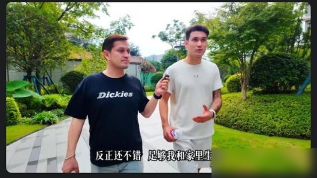 700万转会费，骑摩托，捐钱。这三个词搁一块，你品，你细品。拜合拉木加盟成都蓉城，固定500万加浮动