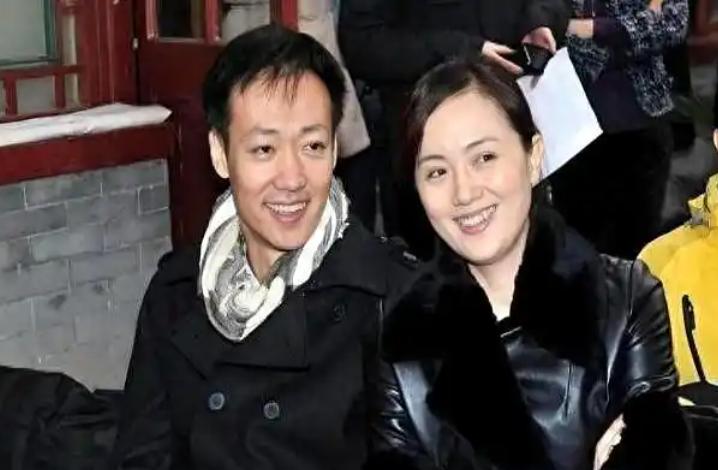 演员辛柏青说：“朱媛媛到我们家后，别说亲戚了，就连我妈都瞬间被她拿下了，最后我妈