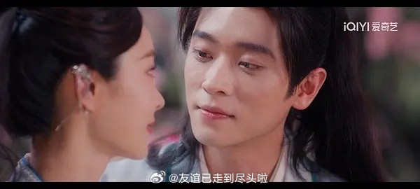 丞磊如果接着演古偶的话，感觉最好戴个美瞳。云之羽不违和，有部分原因是他的角色看人