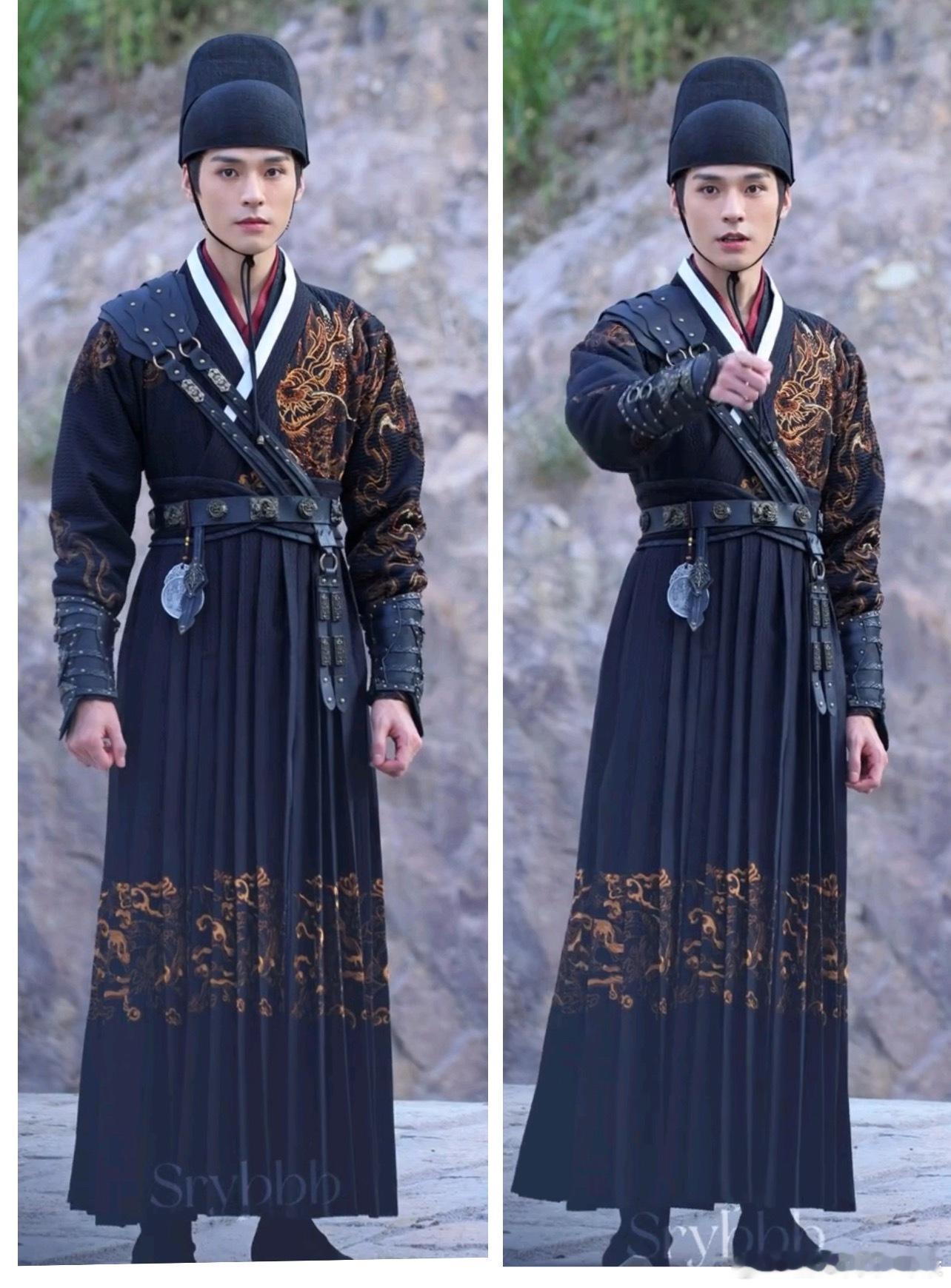 龚俊《白衣公卿》的主妆造“飞鱼服”路透，这个腰线太高了，看着太别扭了。​​​